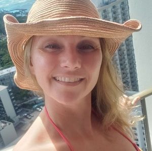 Meet your Posher, Elizabeth